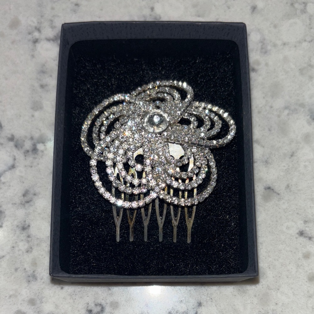 Elegant Silver Hair Comb with Crystal Accents